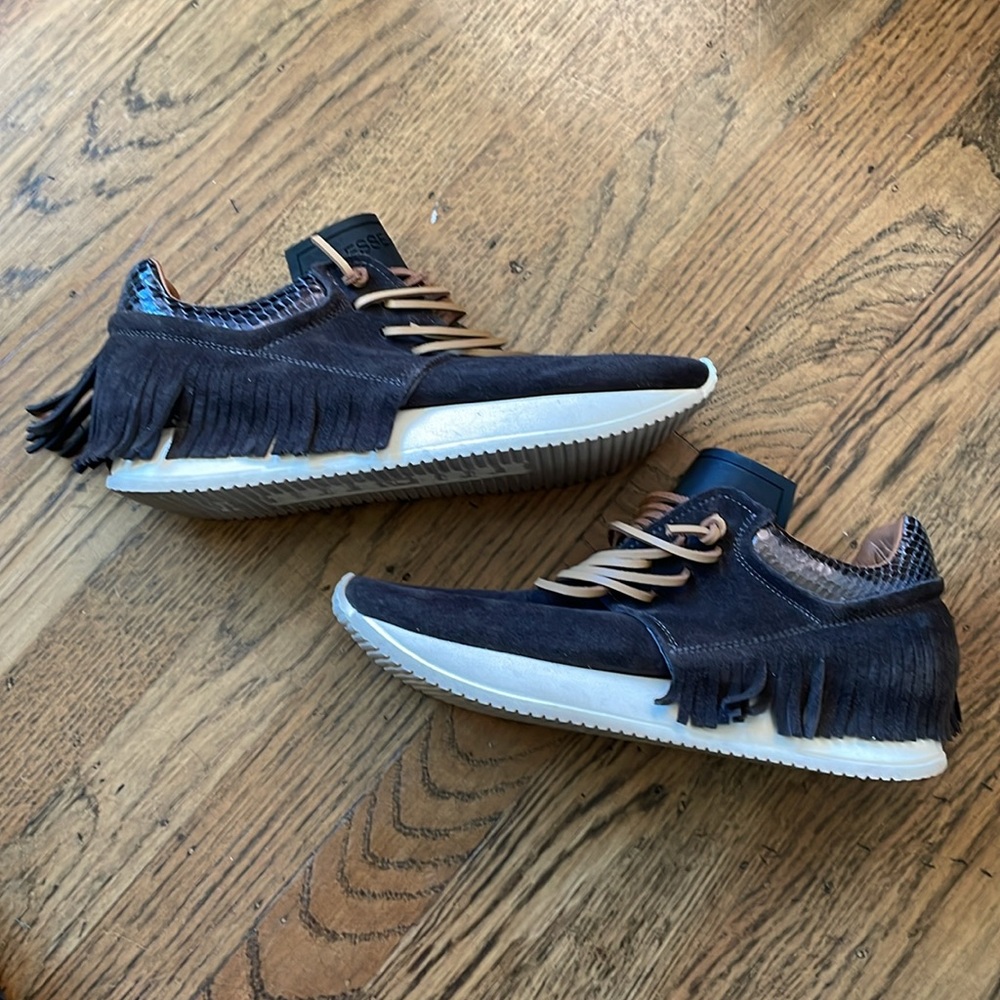 ESSEutESSE Suede Fringe Sneaker- Black/Charcoal (39)